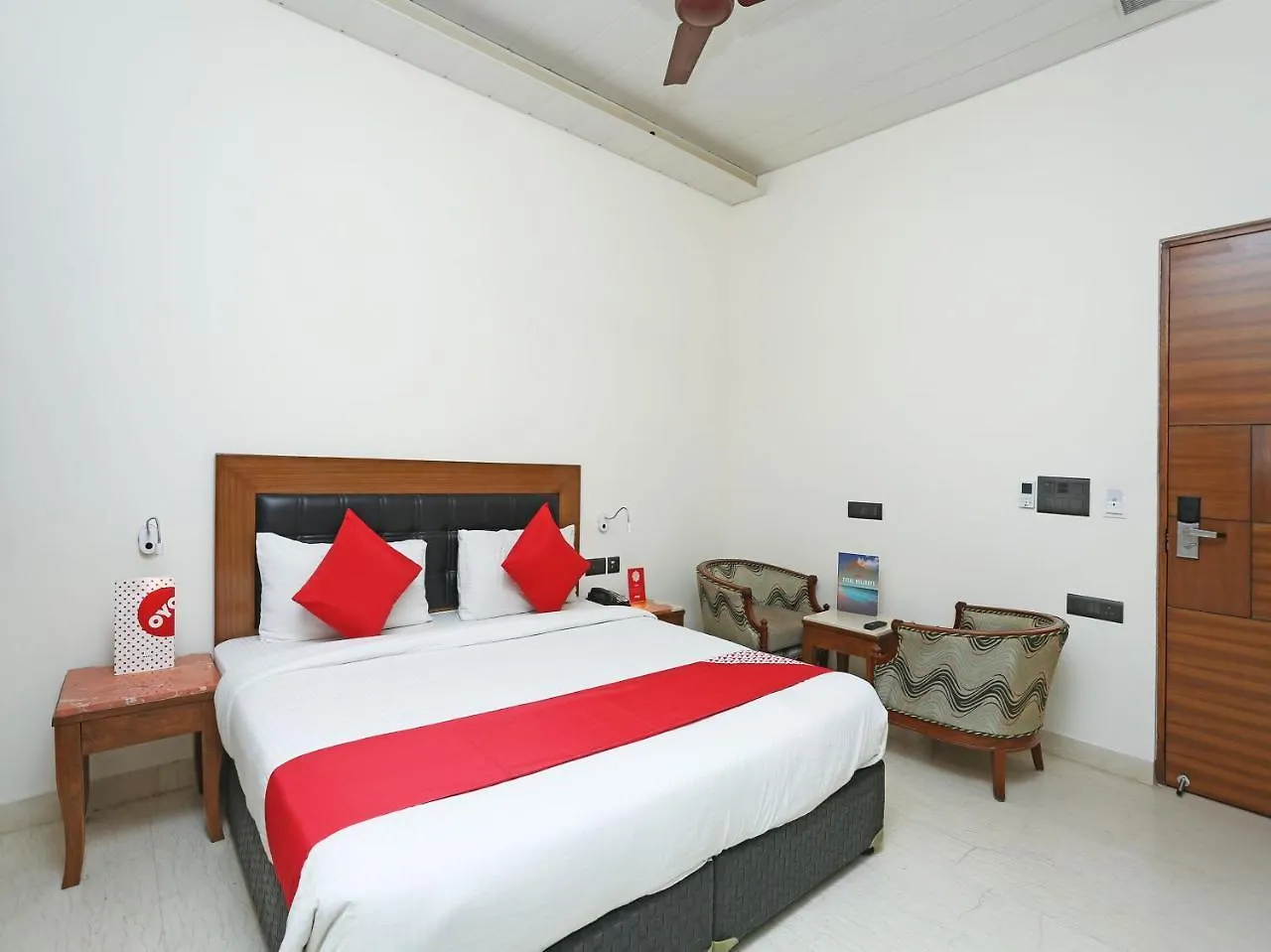 Oyo 738 Hotel Green Castle Delhi